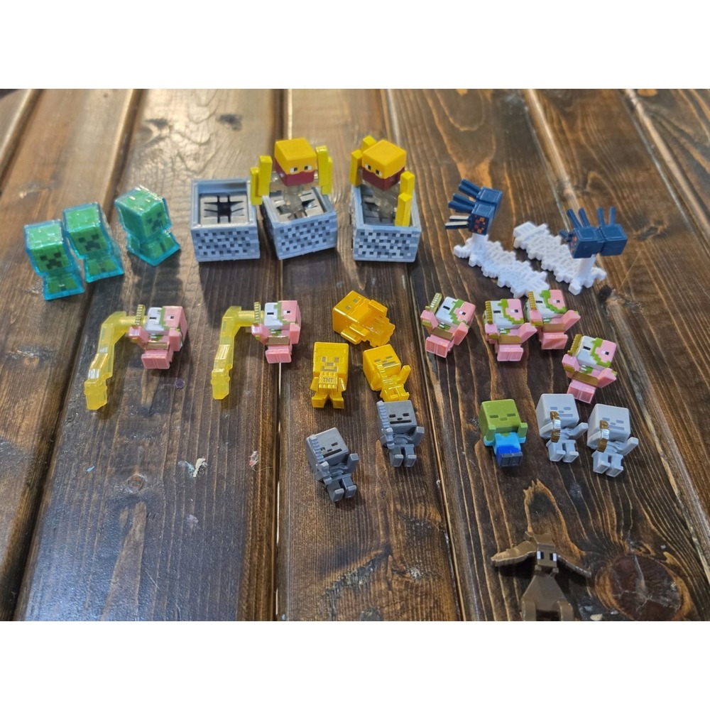 Lego Minecraft Minifigures And Accessories Lot Of 25‎